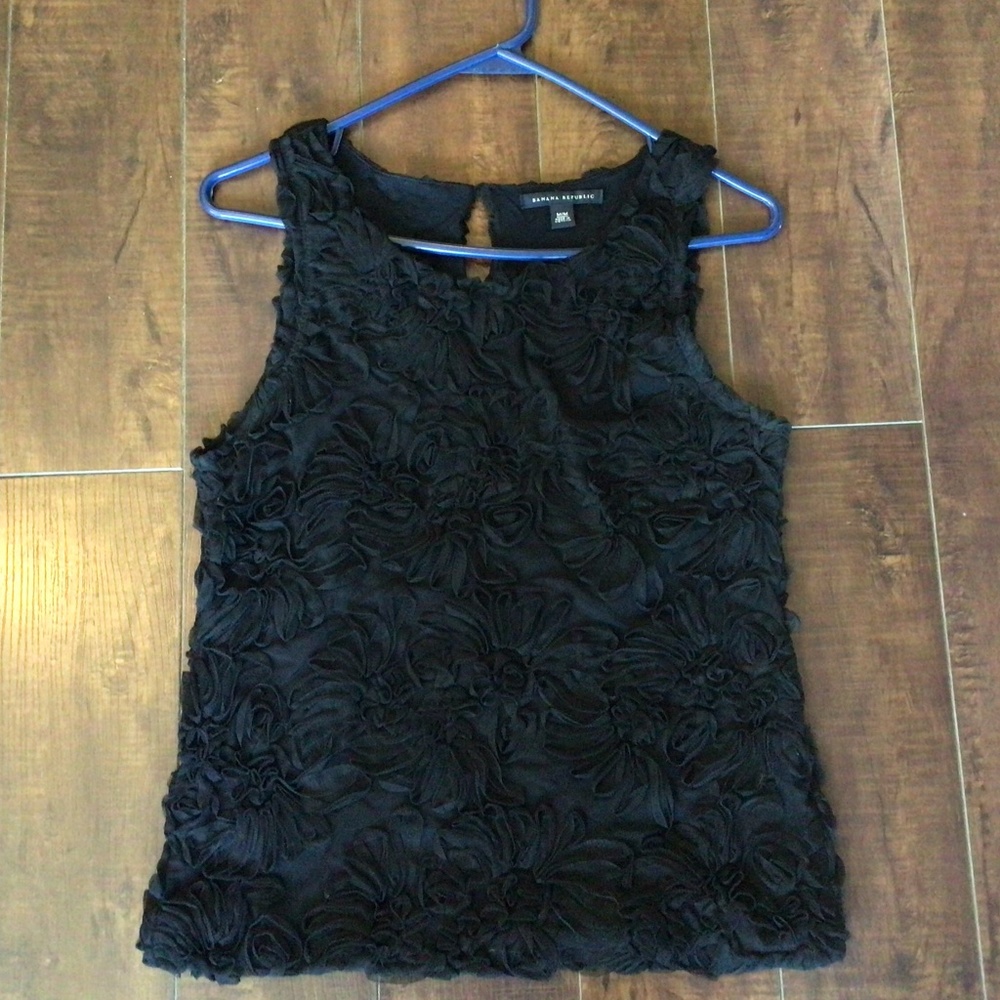 Ladies sleeveless top black with black floral overlay. Sz medium